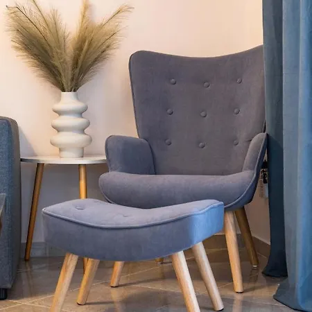 John Διαμέρισμα *