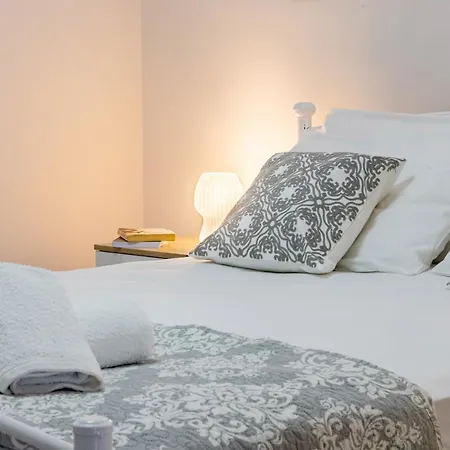 John Διαμέρισμα *