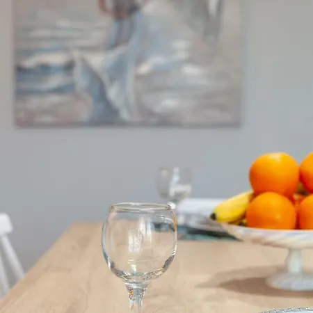 John Διαμέρισμα Δρέπανο